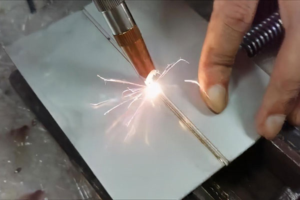 手持式激光焊接機與傳統焊接機比有什麽優勢？